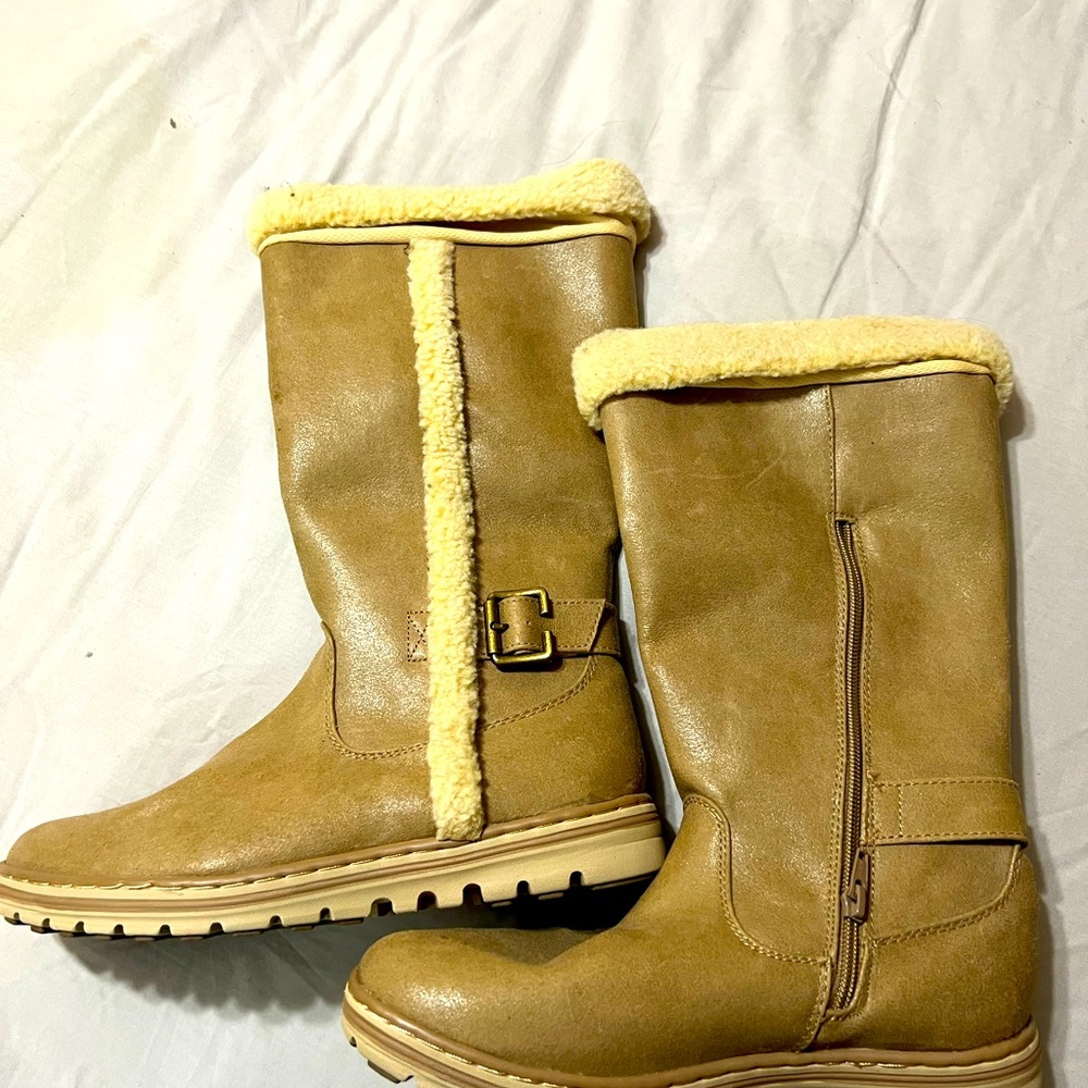 Snow boots